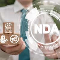 NDA3